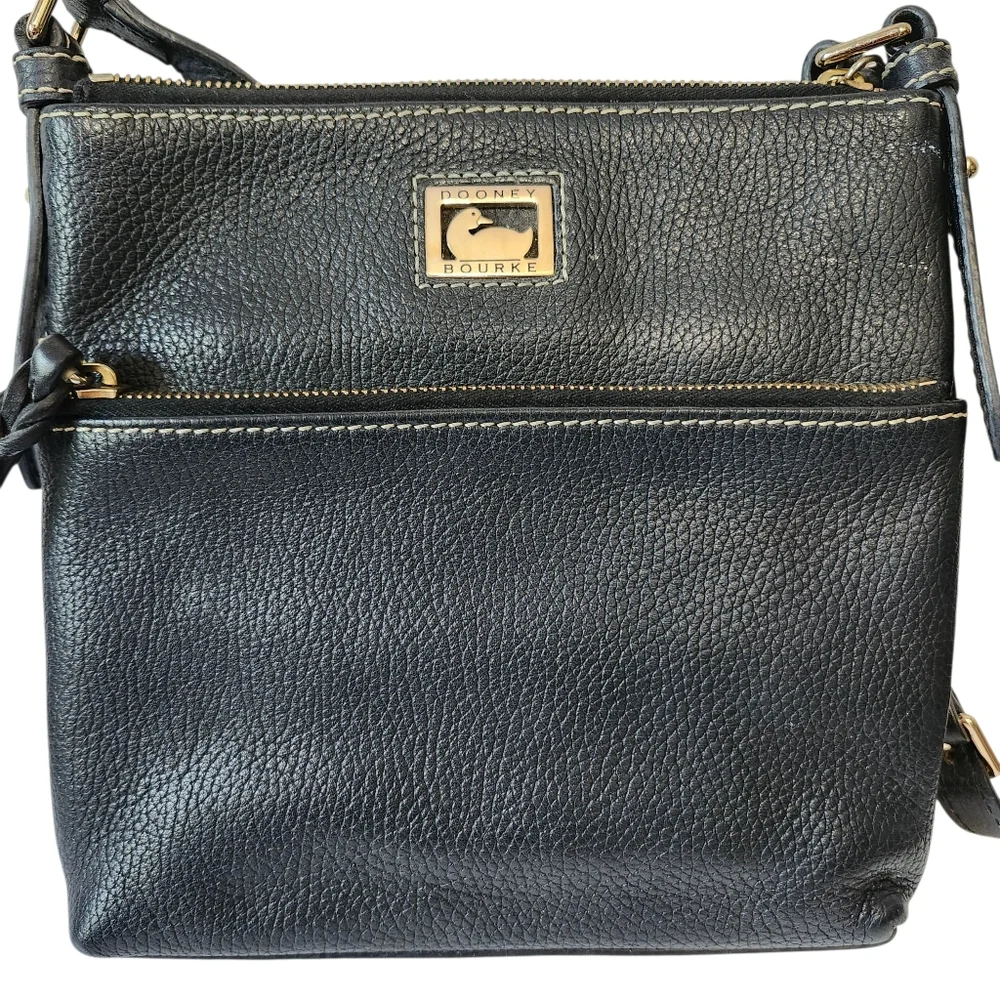 Dooney & Bourke Pebble Grain Black Crossbody Bag Leather Purse Zip‎ Pocket